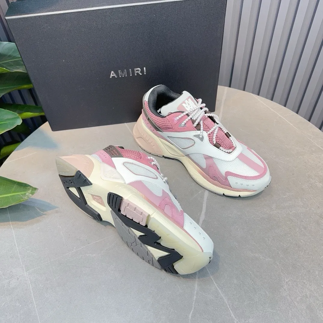 [AMIRI Amir] P: 760💰Size for couples: Female 35-40; Male 39-44; (Customized at 45.46) AMIRI Amir New Autumn and Winter Products New Autumn Latest Catwalk Couple Color Block Bread Casual Sports Shoes Series 〰 Casual fashion style full of details New generation of bone shoes popular classic upgrades Super comfortable and super popular! AUTRY is an exclusive version of AUTRY couple casual shoes from a high street brand in Los Angeles. Many celebrity Internet celebrities have the same style. Chinese new rapper Xiaobai Gali, Wang Yibo, Yang Mi and other Internet celebrity bloggers are competing for their feet. The three-dimensional molded metal logo on the side of the AJ1 shoe is on par with Nike's popular Fog. The heroic value instantly has a bit of punk rock flavor, all showing fashion sense and street style... ▪ Upper: original custom-made cowhide + original custom-made breathable mesh ▪Inner lining: original customized breathable mesh ▪Outsole: original molded two-color TPU rubber combination outsole.